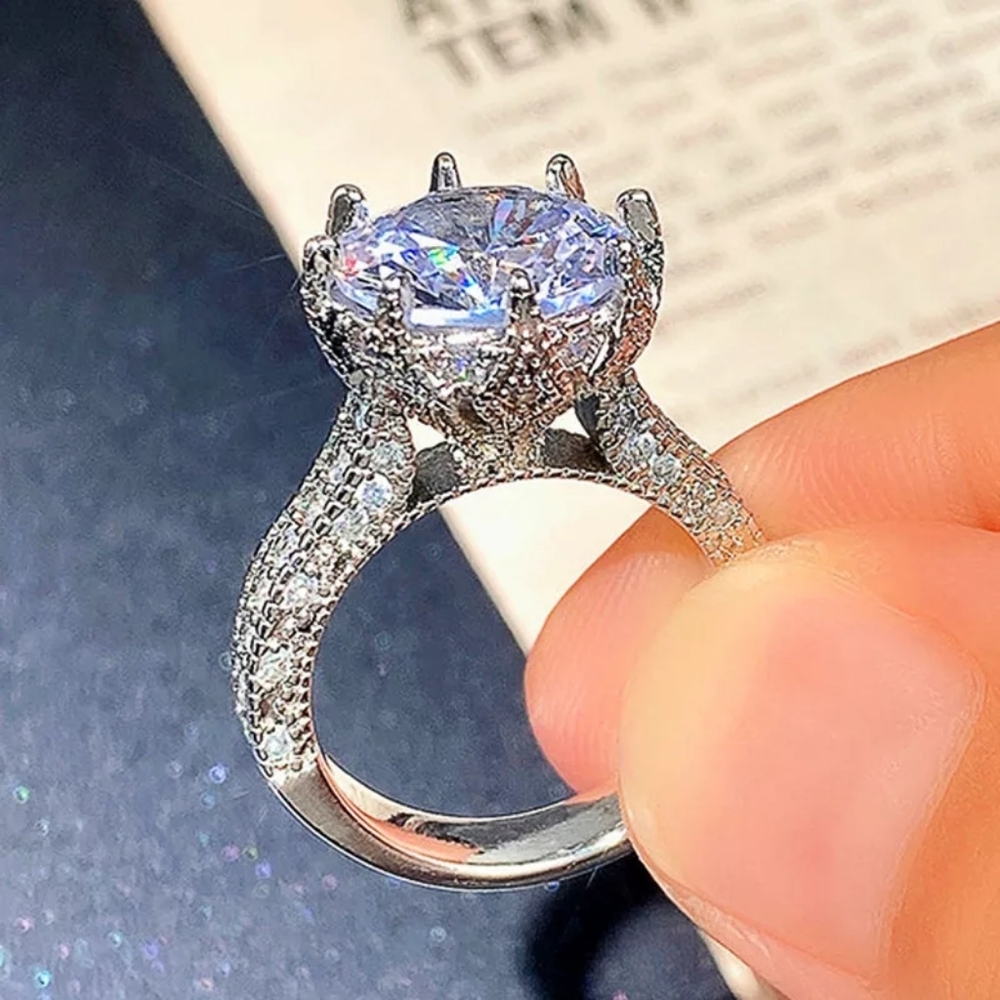 Gorgeous Formidable Diamond Ring - Picture 4 of 6